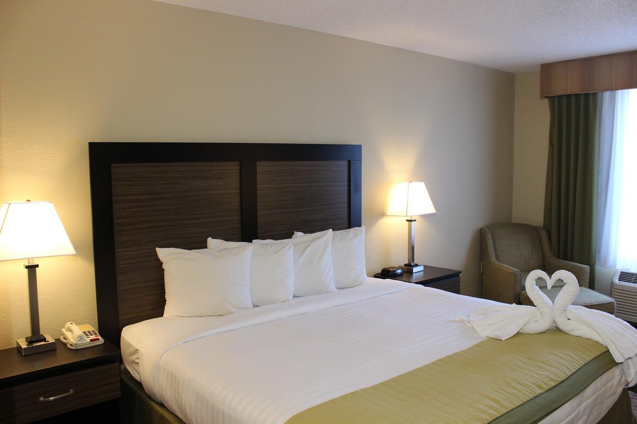Baymont By Wyndham Fort Myers Airport Exterior foto