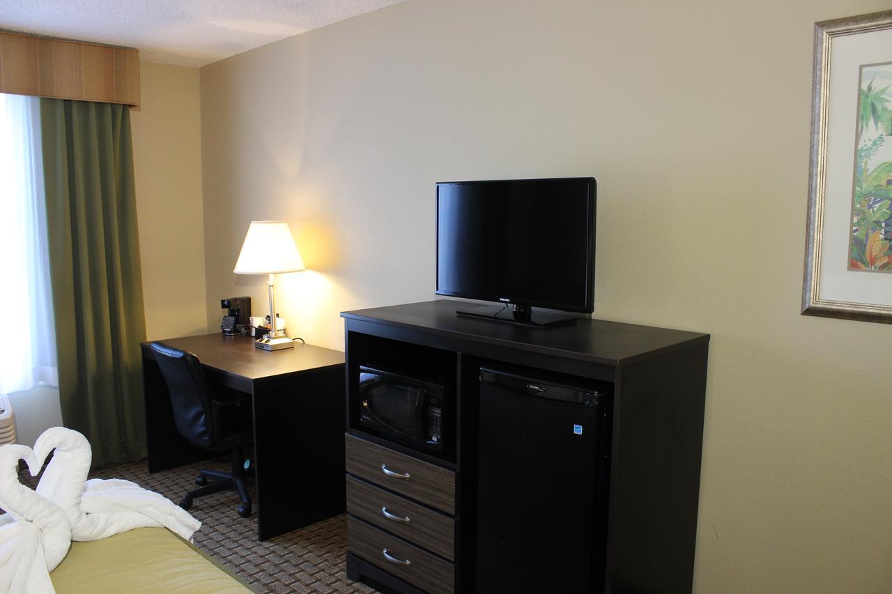 Baymont By Wyndham Fort Myers Airport Exterior foto